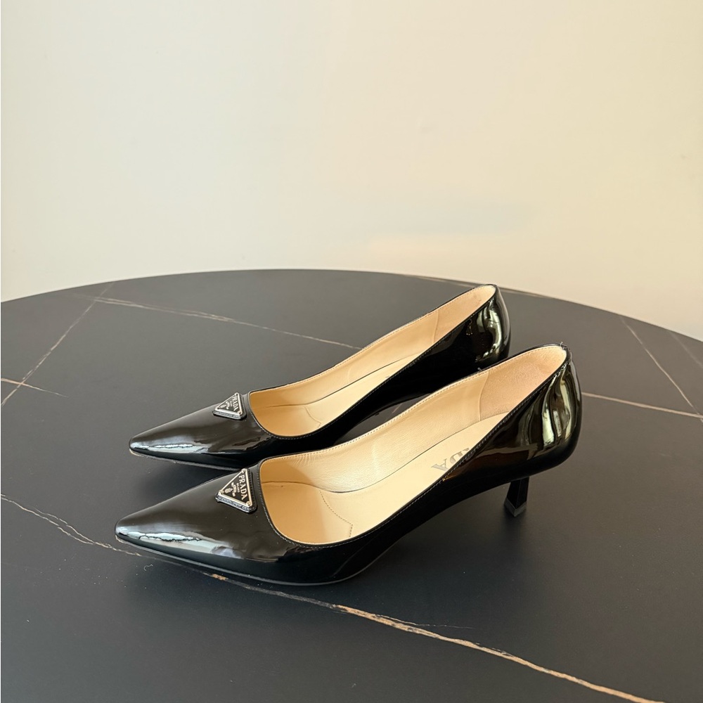 Prada Black Patent Leather Heels 38.5 - image 2